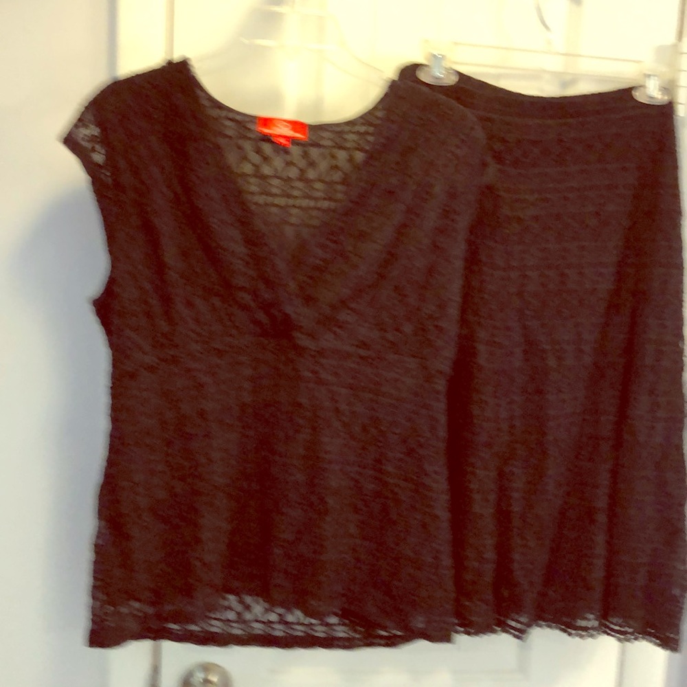 2 piece Oscar Black lace top and skirt